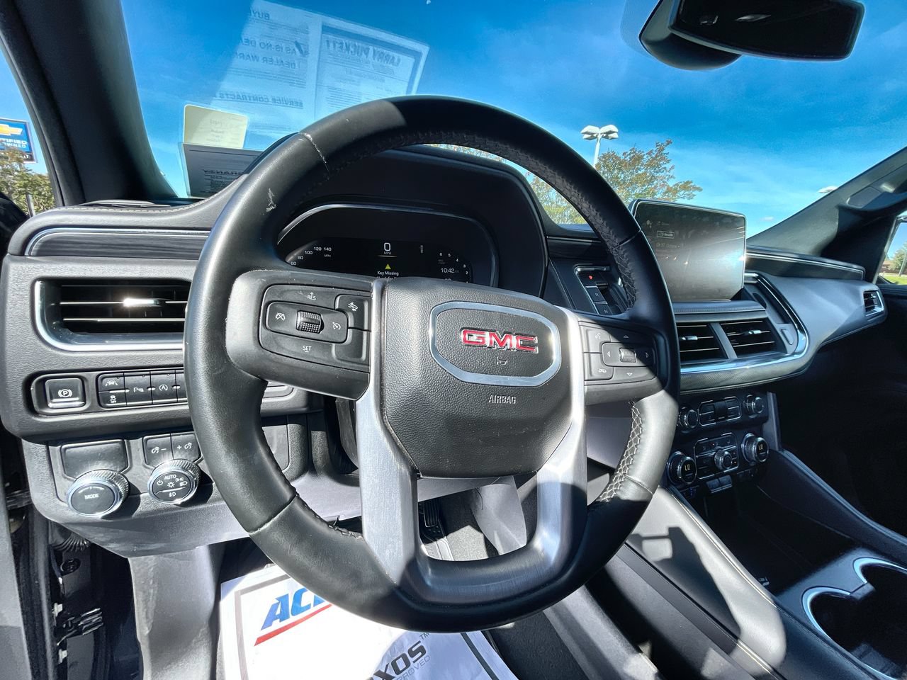 Used 2024 GMC Yukon SLT RWD image 10