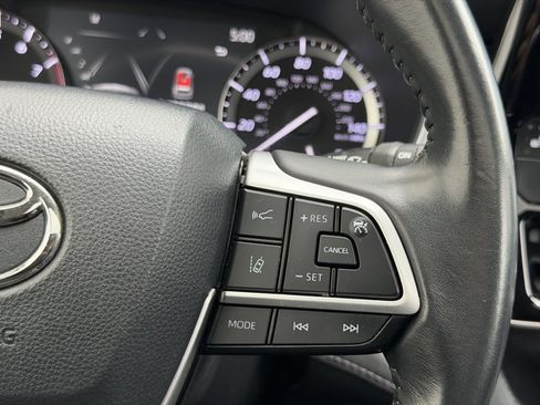 Used 2022 Toyota Highlander XLE image 15