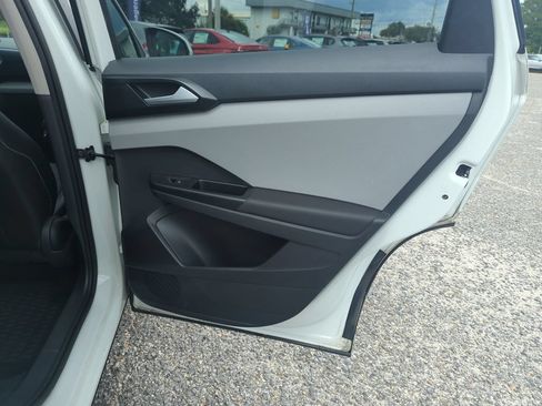 Certified 2022 Volkswagen Taos SE FWD image 30