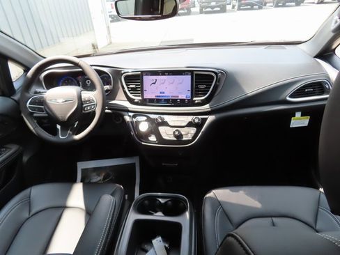 New 2026 Chrysler Pacifica Select image 24