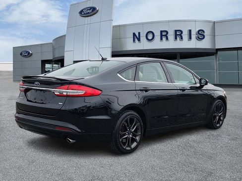 Used 2018 Ford Fusion SE w/ Equipment Group 201A image 4