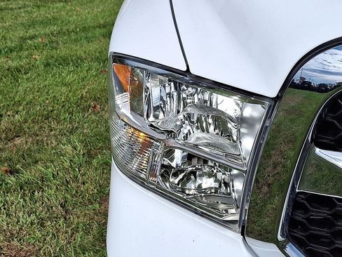 Used 2020 RAM 1500 Classic SLT image 9