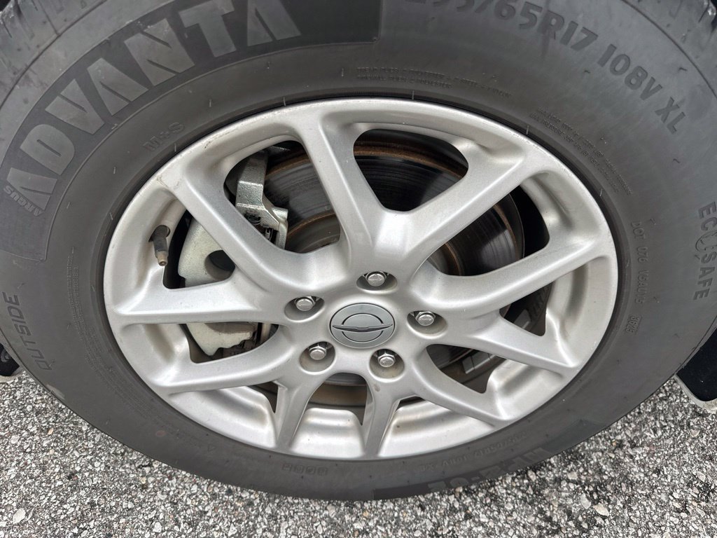 Used 2024 Chrysler Pacifica Touring-L FWD image 42