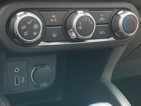 New 2025 Nissan Kicks Play S image 31