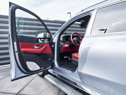 Used 2026 Mercedes-Benz Maybach GLS 600 4MATIC image 36