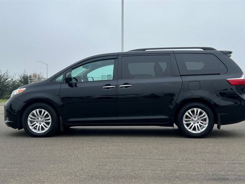 Certified 2017 Toyota Sienna XLE w/ XLE Navigation Package image 9