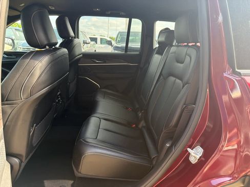 Used 2024 Jeep Grand Cherokee Limited AWD/4WD image 24