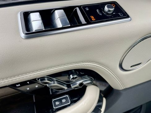 Used 2022 Land Rover Range Rover Westminster Edition image 11