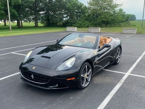 Used 2014 Ferrari California image 25