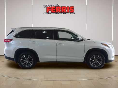 Used 2017 Toyota Highlander XLE AWD/4WD image 4