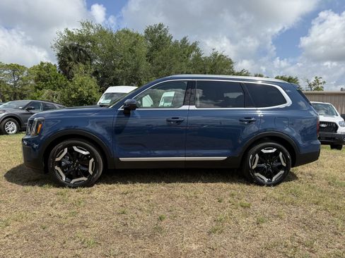 Used 2024 Kia Telluride EX w/ EX Captain's Chair Package AWD/4WD image 7