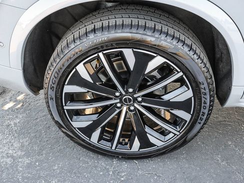 New 2026 Volvo XC90 T8 Plus w/ Protection Package AWD/4WD image 13