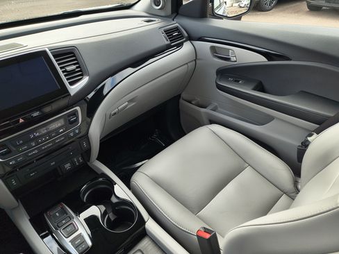 Used 2017 Honda Pilot Touring image 18