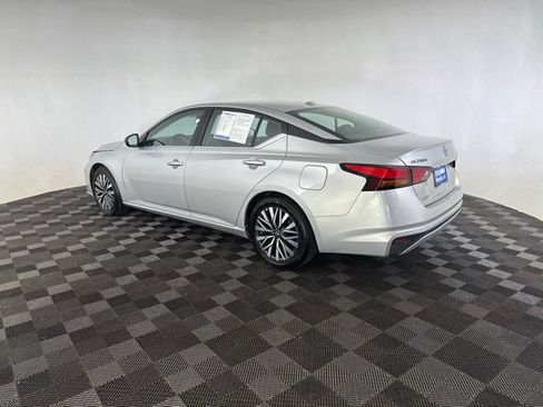 Used 2025 Nissan Altima 2.5 SV FWD image 10