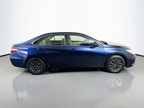 Used 2017 Toyota Camry LE image 5