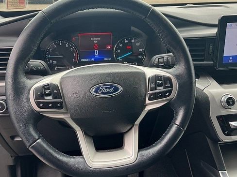 Used 2023 Ford Explorer XLT w/ Equipment Group 202A image 10