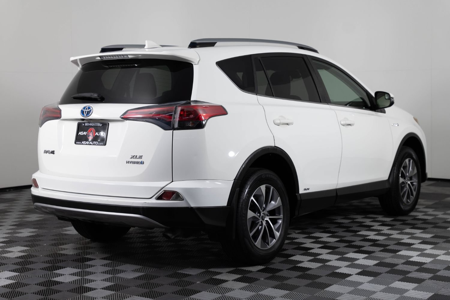 Used 2018 Toyota RAV4 XLE w/ Carpet Mat Package AWD/4WD image 7