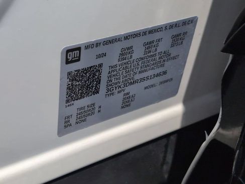 Certified 2025 Cadillac Optiq Luxury 2 w/ LPO, Floor Liner Package AWD/4WD image 34