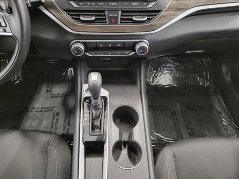 Used 2025 Nissan Altima 2.5 SV image 16