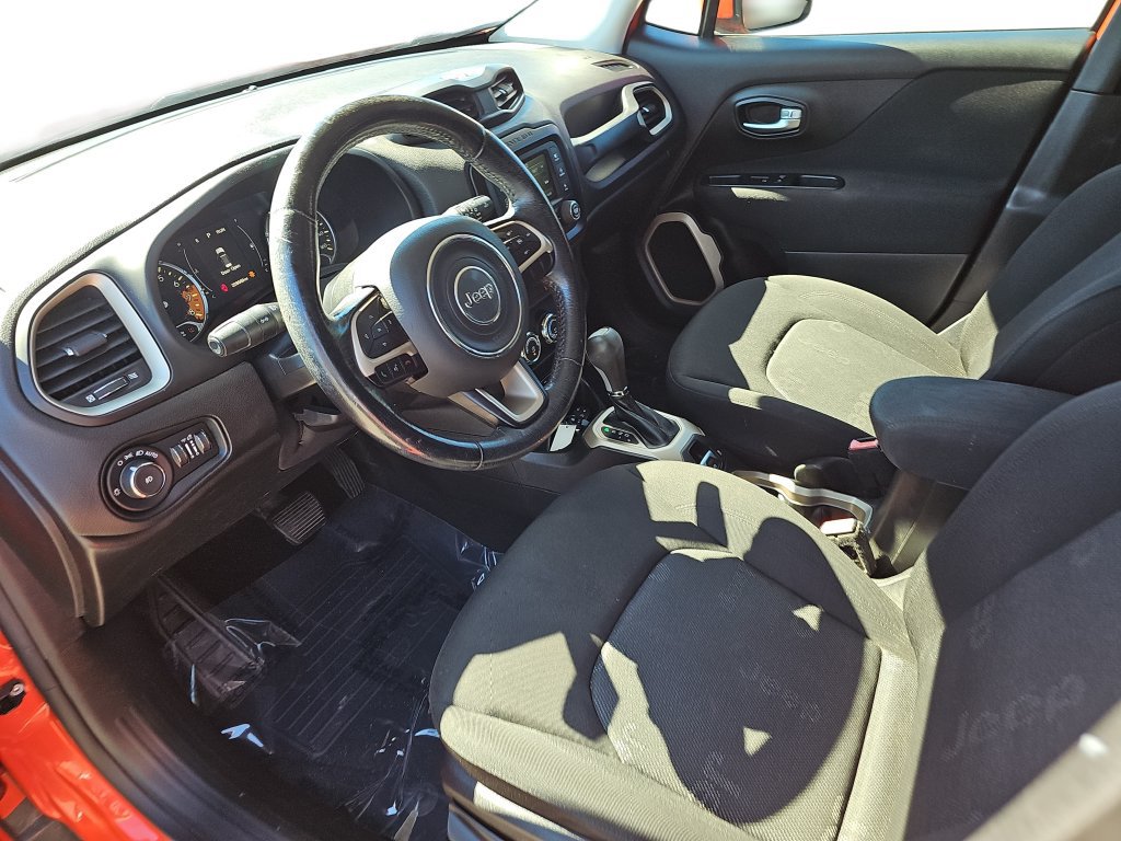 Used 2016 Jeep Renegade Latitude AWD/4WD image 16