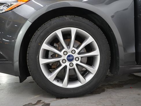 Used 2017 Ford Fusion SE w/ Fusion SE Technology Package FWD image 27
