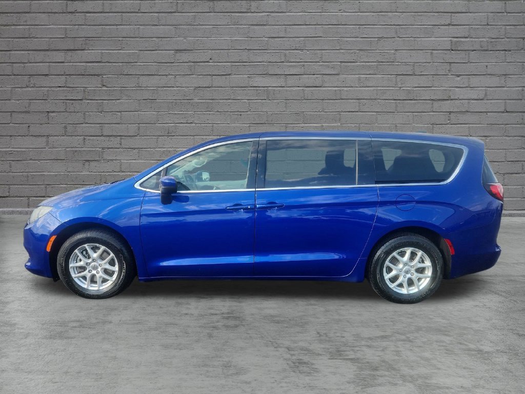 Used 2021 Chrysler Voyager LX FWD image 5