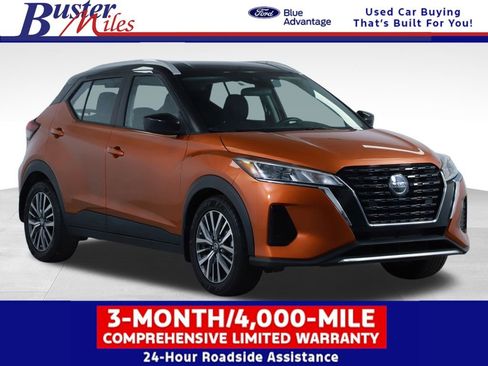 Used 2021 Nissan Kicks SV image 1
