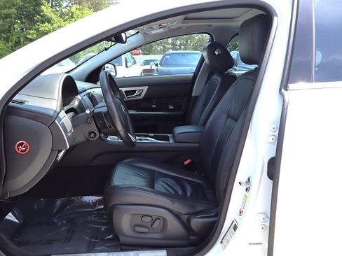 Used 2011 Jaguar XF RWD image 16
