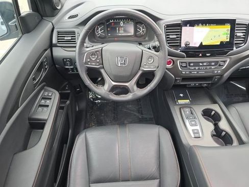 Used 2025 Honda Passport TrailSport image 4