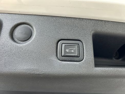 Used 2020 Chevrolet Equinox LT image 11