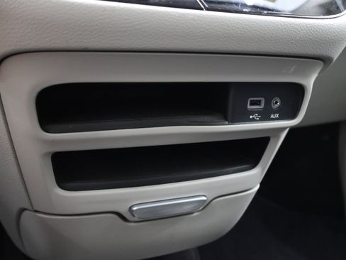 Used 2017 Chrysler Pacifica Touring-L FWD image 47