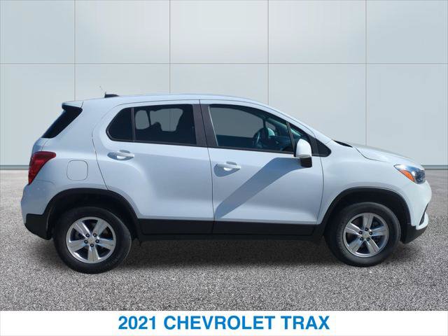 Used 2021 Chevrolet Trax LS w/ Tint and Cruise Package AWD/4WD image 6