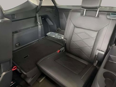 New 2026 Volkswagen Atlas SE image 7