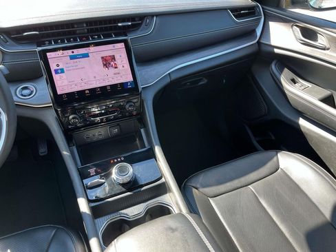 Used 2024 Jeep Grand Cherokee L Limited w/ Luxury Tech Group II image 14