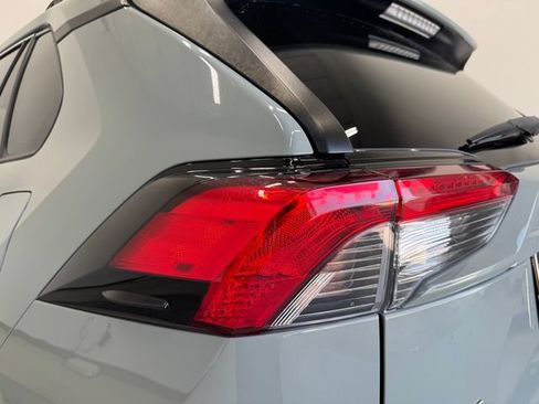 Used 2020 Toyota RAV4 XLE w/ Convenience Package FWD image 34