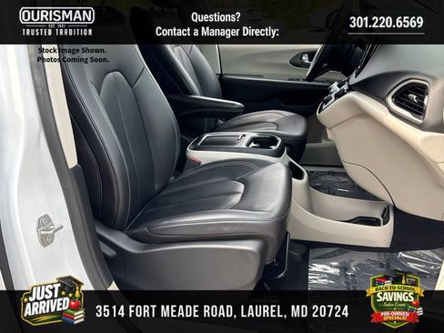 Used 2024 Chrysler Pacifica Touring-L FWD image 23