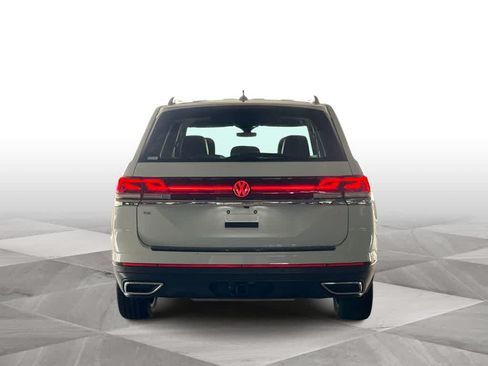 Certified 2024 Volkswagen Atlas SE FWD image 7