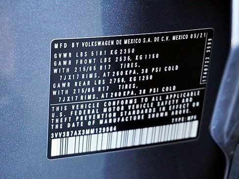 Used 2021 Volkswagen Tiguan SE image 32