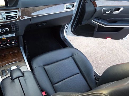 Used 2014 Mercedes-Benz E 350 4MATIC Sedan image 40