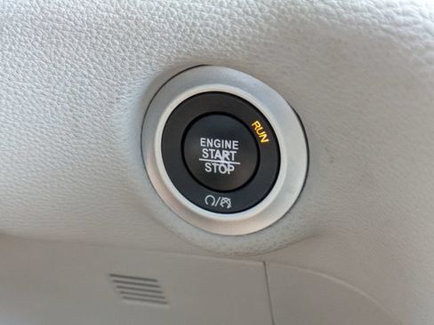 Used 2018 Chrysler Pacifica Limited w/ Advanced Safetytec Group FWD image 28
