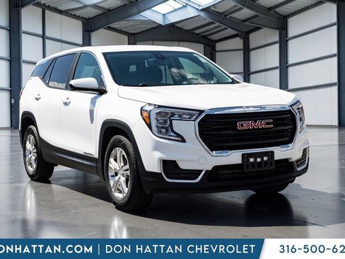 Used 2024 GMC Terrain SLE FWD image 25