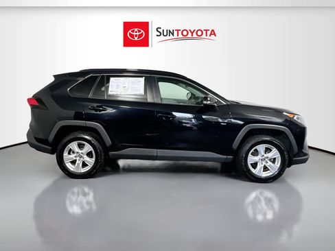 Used 2019 Toyota RAV4 XLE FWD image 2