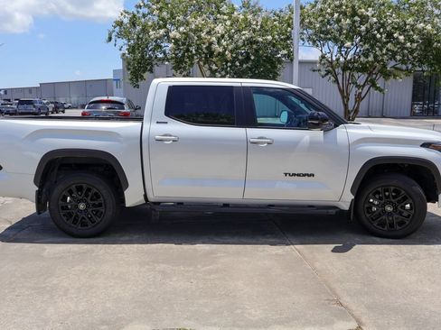 Used 2025 Toyota Tundra Limited AWD/4WD image 22