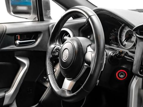 Used 2020 Toyota 86 RWD image 11