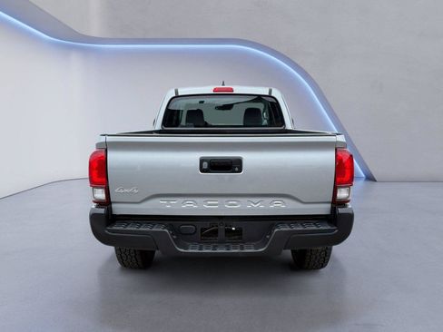 Used 2018 Toyota Tacoma SR AWD/4WD image 4