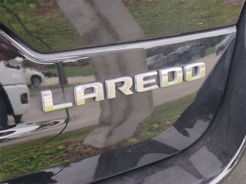Used 2023 Jeep Grand Cherokee Laredo image 14