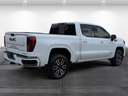 Used 2024 GMC Sierra 1500 AT4 w/ Technology Package AWD/4WD image 5