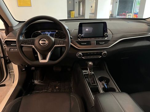 Used 2025 Nissan Altima 2.5 SV FWD image 33
