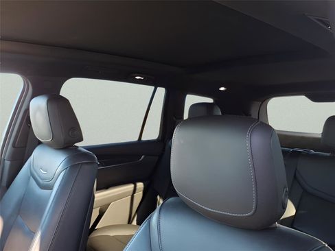 Used 2023 Cadillac XT6 Premium Luxury image 18