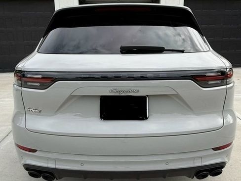 Used 2022 Porsche Cayenne E-Hybrid image 4